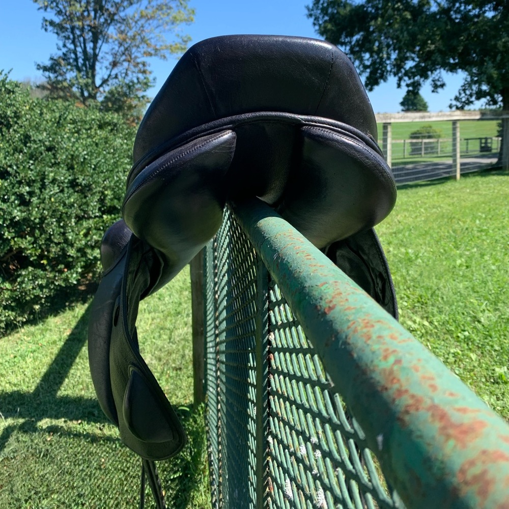 Pegasus featherweight Monoflap jumping saddle